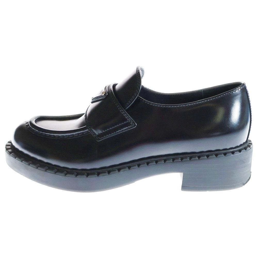 PRADA(プラダ) チョコレート ローファー ブラッシュドレザー トライアングルロゴプレート ローカットシューズ ブラック レディース 1D264M F0002
