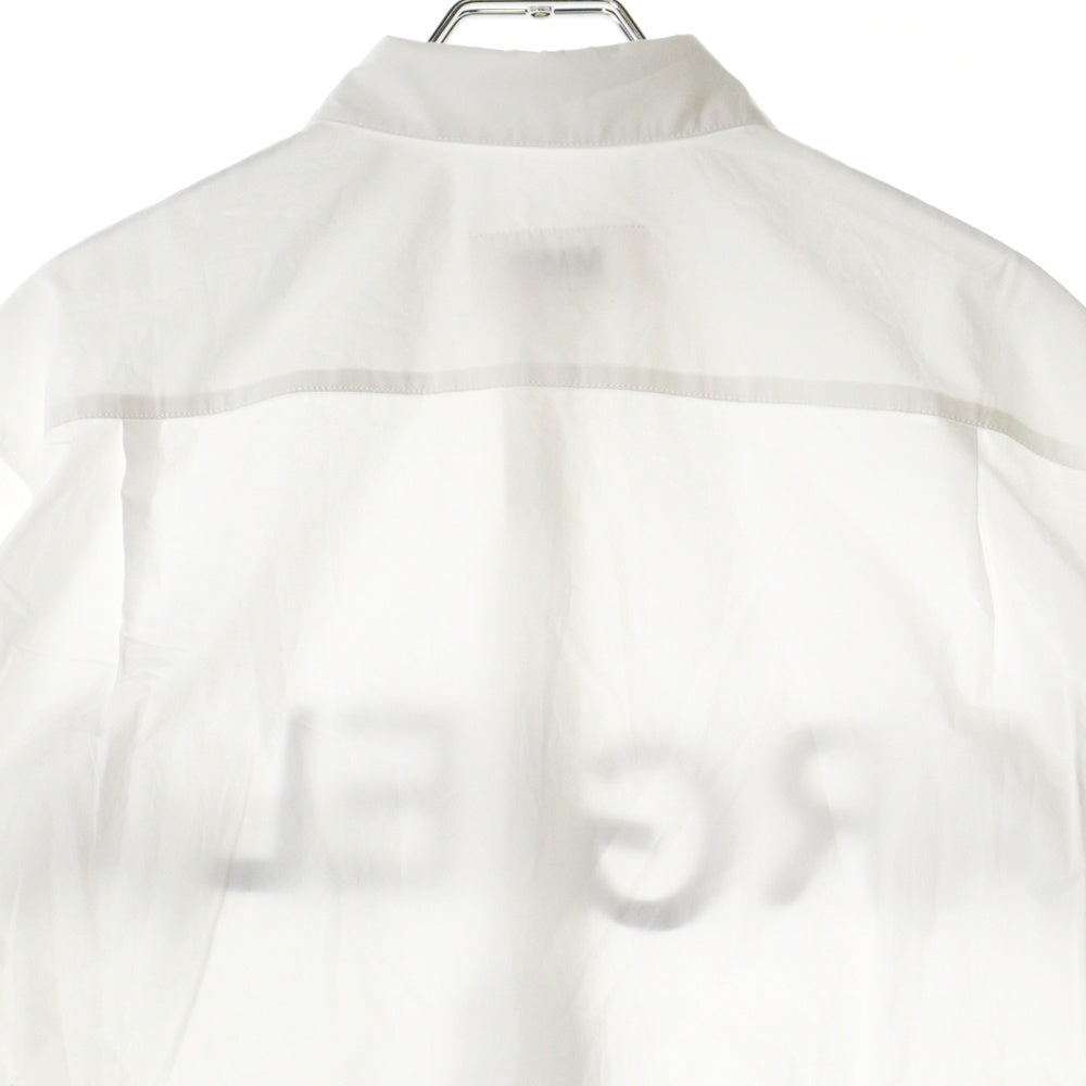 MM6 Maison Margiela(エムエムシックスメゾンマルジェラ) 22SS フロントロゴプリント レギュラーカラー ロングスリーブ 長袖シャツ ホワイト M60119 MM014