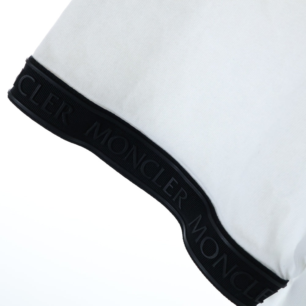 MONCLER(モンクレール) ワンポイント ワッペンロゴ 袖ラバーロゴテープ クルーネック 半袖Tシャツ カットソー ホワイト G20918C00026 8390T