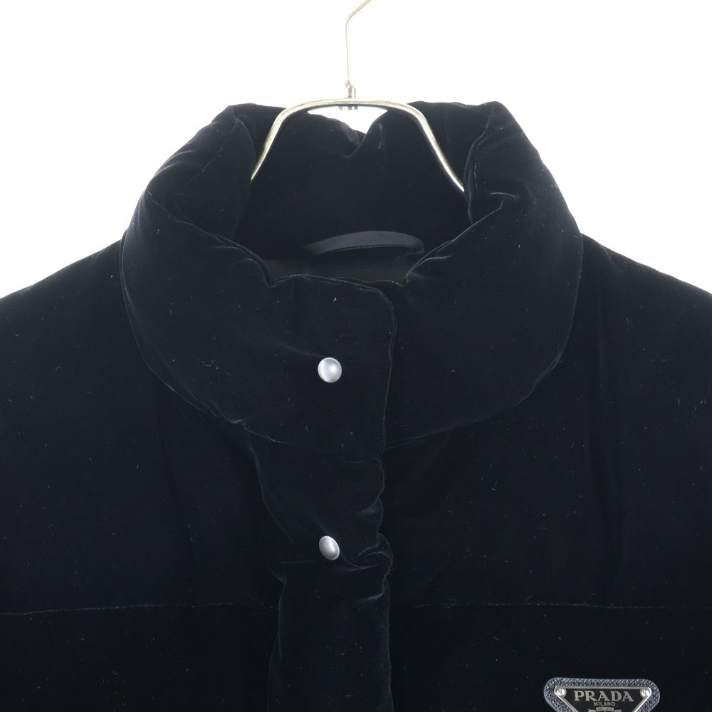 PRADA(プラダ) 24AW コンバーチブル クロップド トライアングルロゴプレート ベロア ベルベット ジップアップ ダウンジャケット ブラック レディース 291805