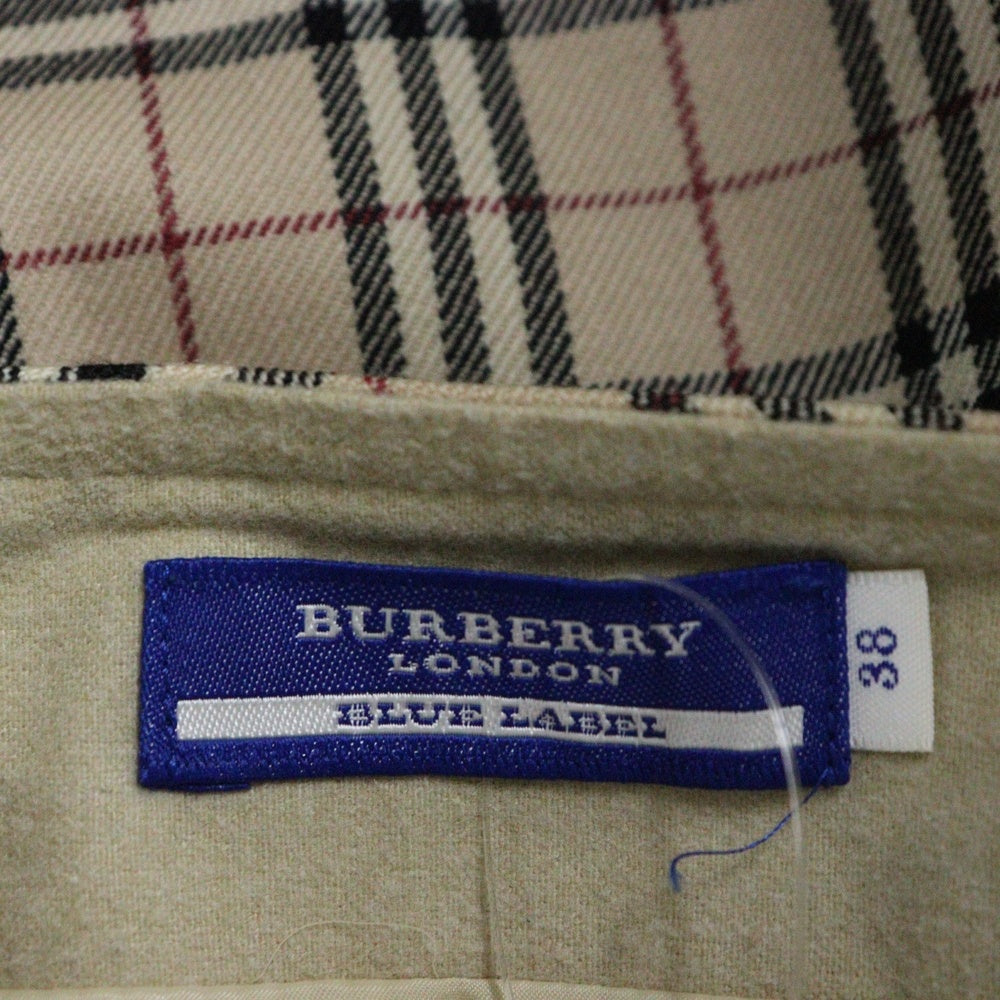 BURBERRY BLUE LABEL(バーバリーブルーレーベル) ノバチェック総柄 ウール レザーパッチ フレア ミディアム スカート ベージュ レディース