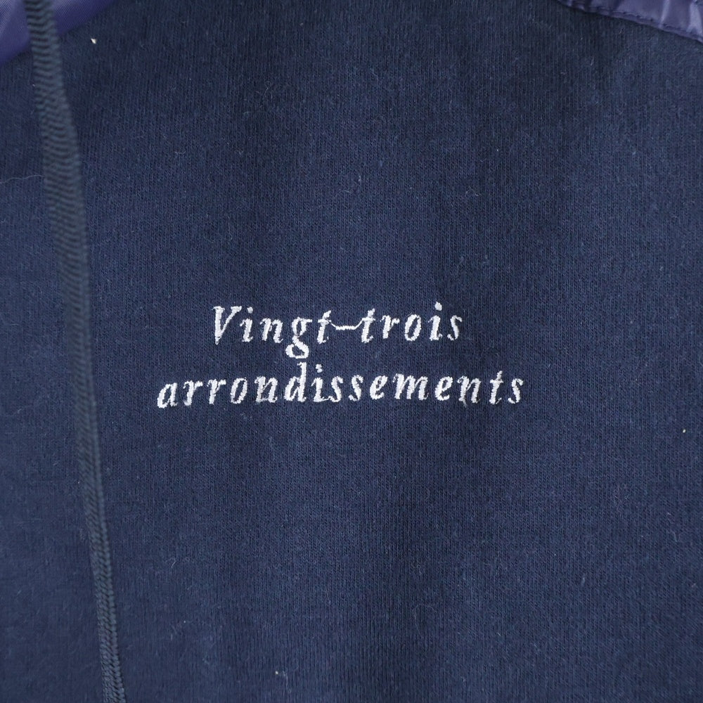 23区(ニジュウサンク) ナイロン切り替え フロント刺繍 ジップアップジャケット ネイビー