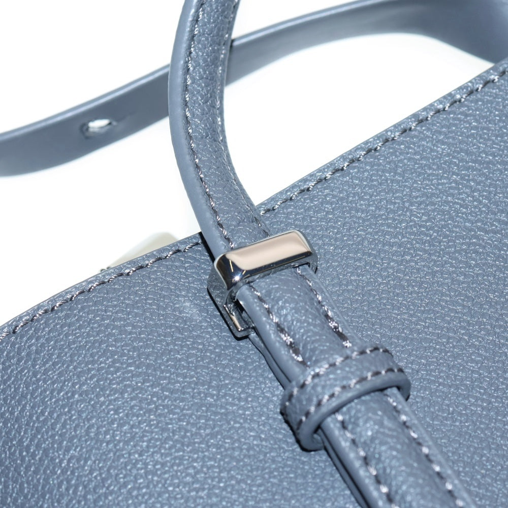 CHARLES&KEITH(チャールズ＆キース) トートバッグ ハンドバッグ グレー レザー シルバー金具