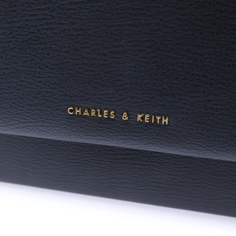 CHARLES&KEITH(チャールズ＆キース) ロゴ レザーチェーンショルダーバッグ ブラック/ゴールド