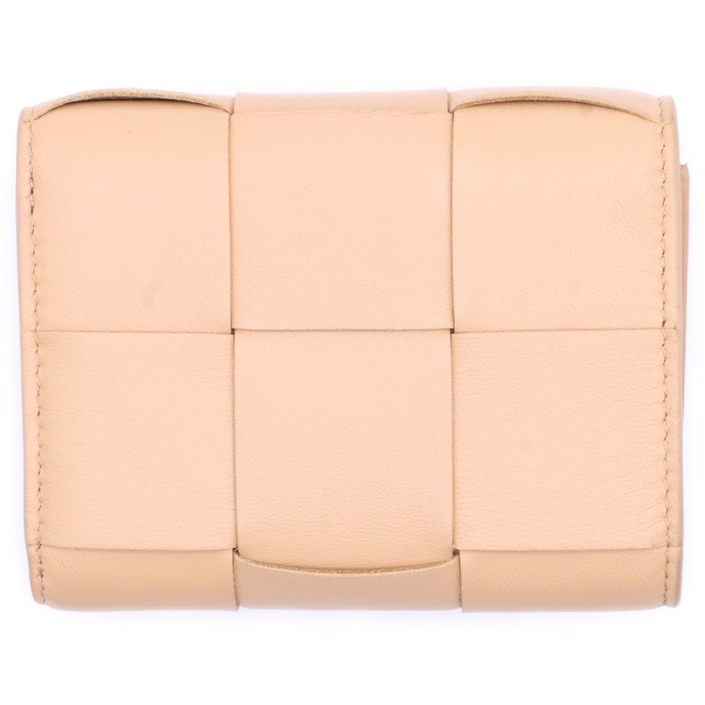 BOTTEGA VENETA(ボッテガヴェネタ) マキシイントレチャート カセット レザー コンパクトウォレット 三つ折り財布 ゴールド金具 ベージュ