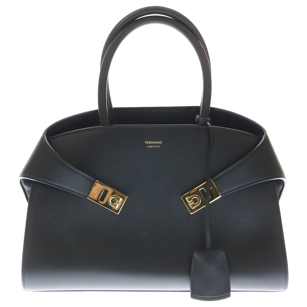 FERRAGAMO(フェラガモ) ハグ スモール ブラック レザー