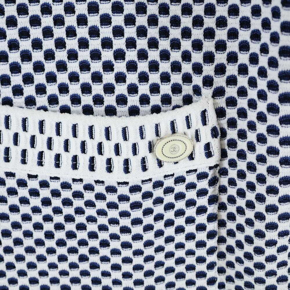 CHANEL(シャネル) ココマークロゴプレート ビスコース レーヨンニット ワッフル生地 クルーネック 半袖ニット カットソー ホワイト/ネイビー レディース P47955K06124