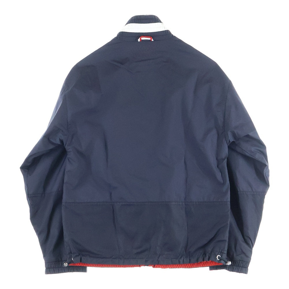 MONCLER GAMME BLEU(モンクレール・ガム・ブルー) リバーシブル ワッペンロゴ ハイネック ジップアップ ナイロンジャケット ネイビー/レッド 51391404180 68229