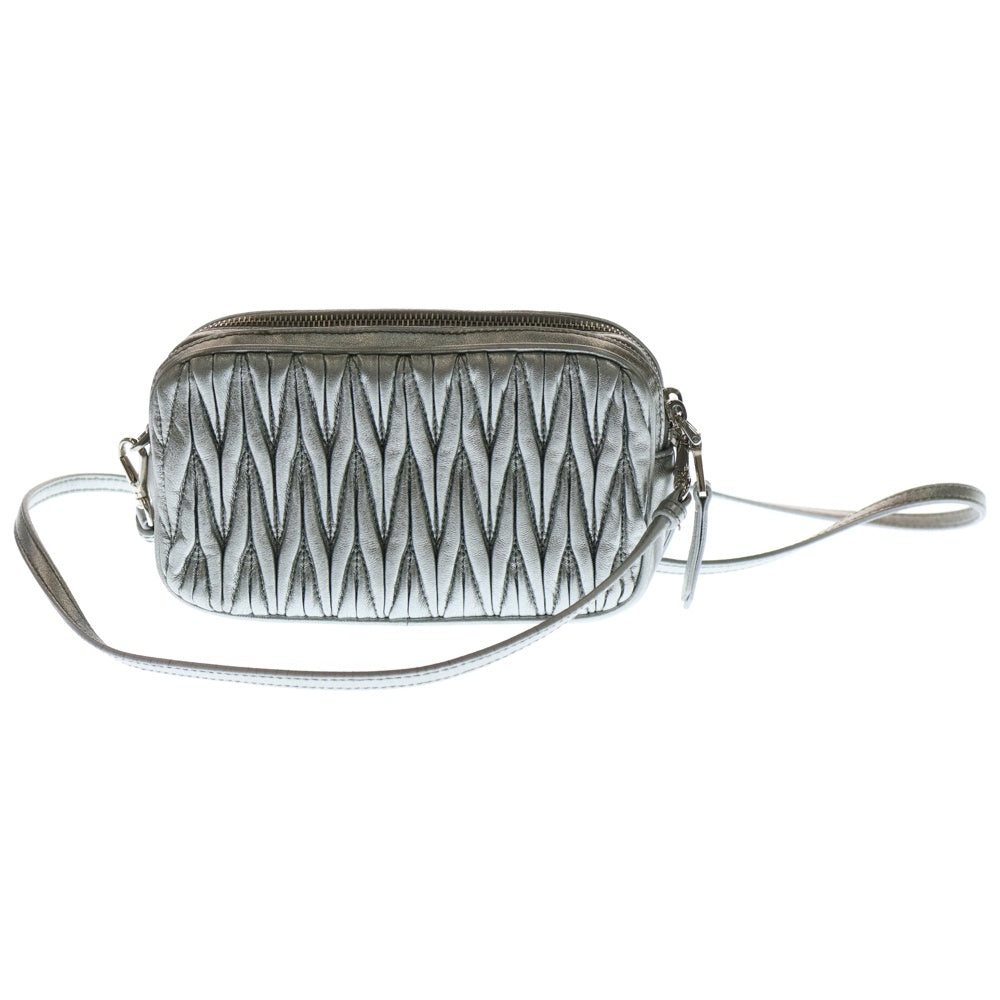 miumiu(ミュウミュウ) マテラッセ ショルダーバッグ ミニバッグ メタリック シルバー レザー