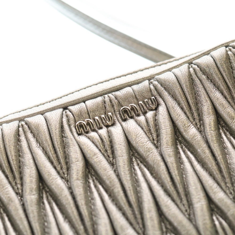 miumiu(ミュウミュウ) マテラッセ ショルダーバッグ ミニバッグ メタリック シルバー レザー