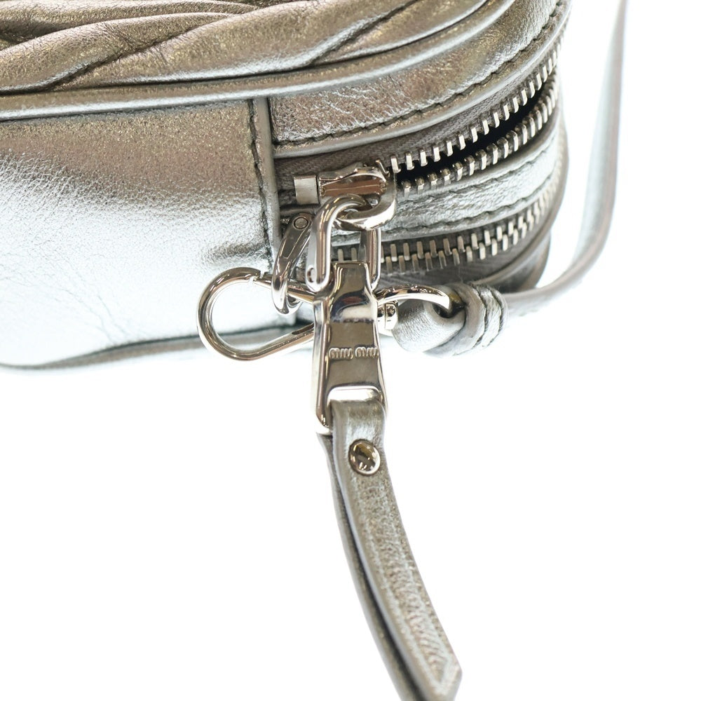 miumiu(ミュウミュウ) マテラッセ ショルダーバッグ ミニバッグ メタリック シルバー レザー