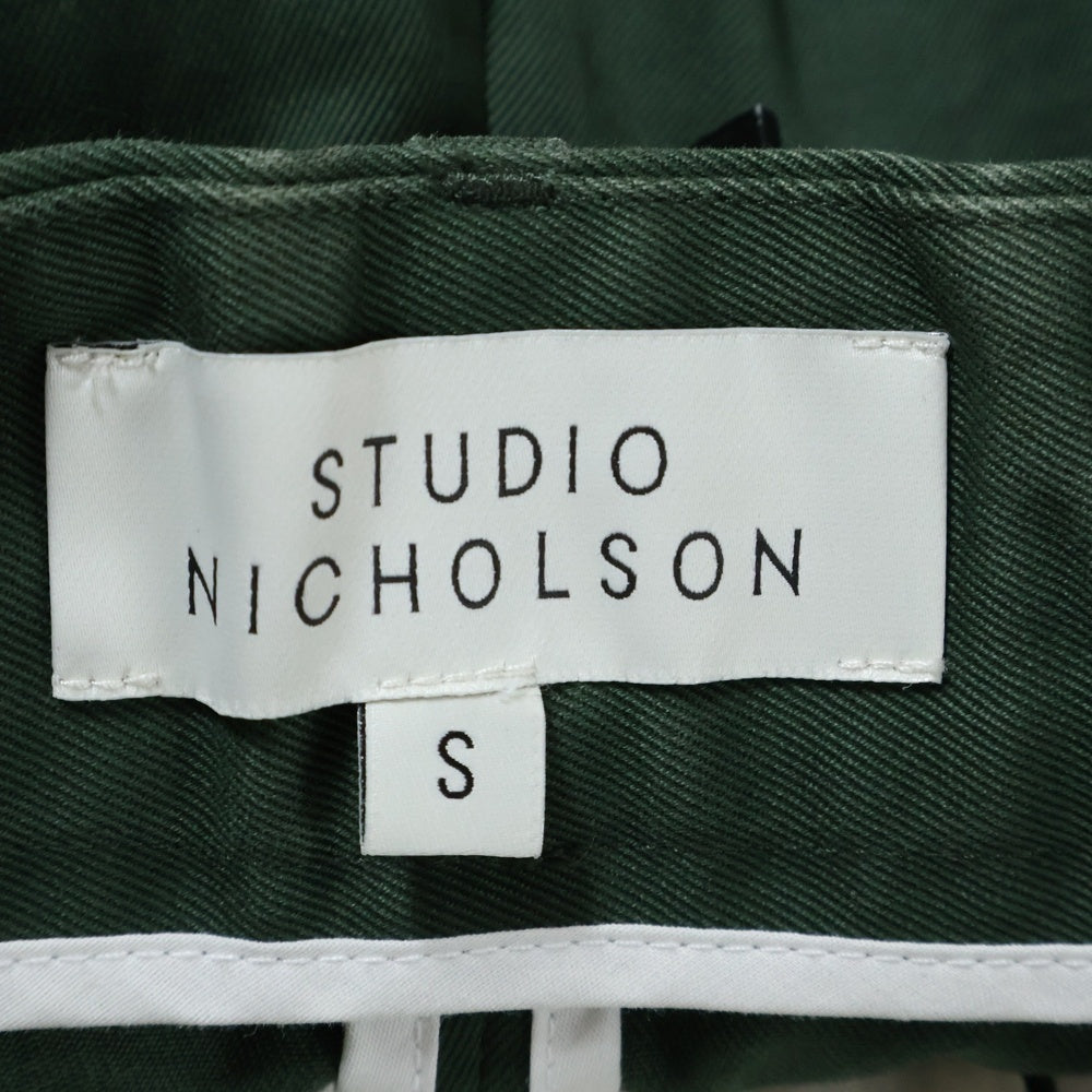 STUDIO NICHOLSON(スタジオニコルソン) 18AW BRIDGES PANT ブリッジ コットンツイル 1タック ワイドストレートパンツ グリーン SN-132
