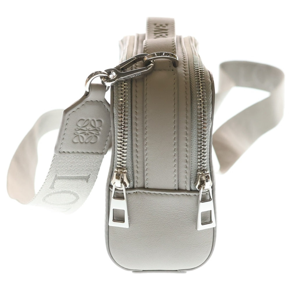 LOEWE(ロエベ) ロエベ アナグラムロゴ レザー 2WAY ハンド ショルダー カメラバッグ シルバー金具 グレー