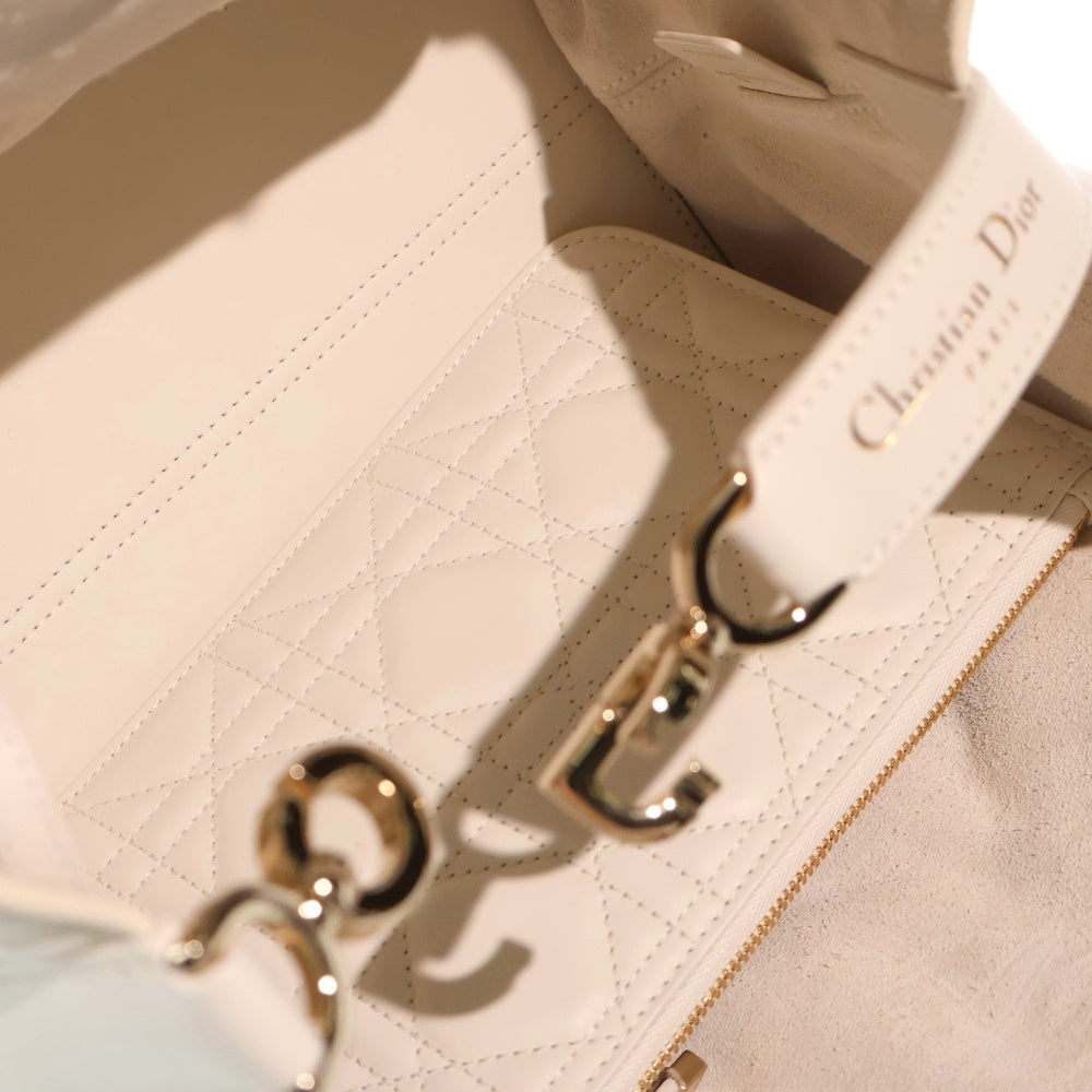 Christian Dior(クリスチャンディオール) カナージュ トゥジュール ハンドバッグ ホワイト レザー ゴールド金具 レディース
