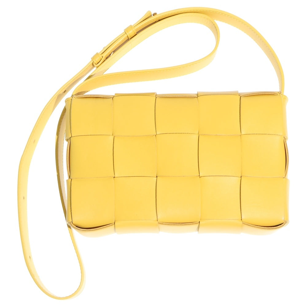 BOTTEGA VENETA(ボッテガヴェネタ) イントレチャート カセット ショルダーバッグ ミニバッグ イエロー レザー ゴールド金具 レディース