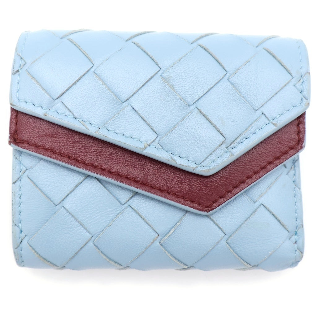 BOTTEGA VENETA(ボッテガヴェネタ) イントレチャート コンパクトウォレット 三つ折り財布 コインケース ライトブルー×レッド レザー ゴールド金具 レディース
