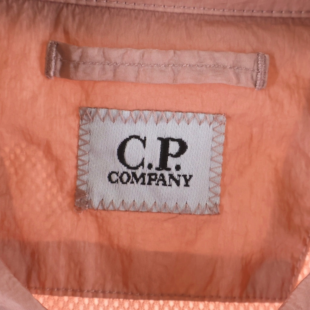 C.P. Company(シーピーカンパニー) 23SS Chrome-R Full Zip Overshirt クロム アール フルジップアップ ナイロン シャツ ジャケット ピンク 14CMOS041A