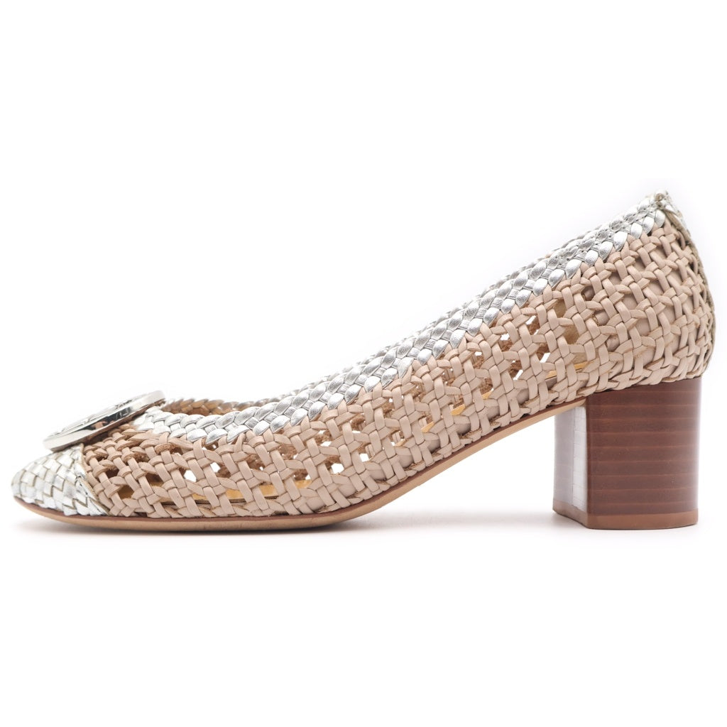 TORY BURCH(トリー バーチ) ロゴプレート 編み込みレザー ヒール パンプス シューズ シルバー/ベージュ レディース