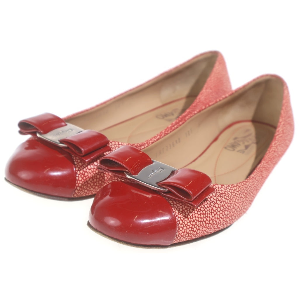 FERRAGAMO(フェラガモ) ヴァラ リボン パテント コンビレザー フラット パンプス シューズ レッド レディース