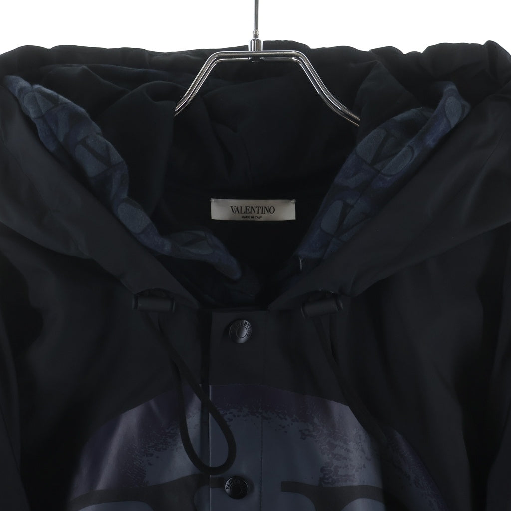 VALENTINO(ヴァレンティノ) ×UNDERCOVER 19AW ロゴプリント ドッキングジャケット フーディー ナイロンジャケット ブラック SV0MB00N5RE レディース