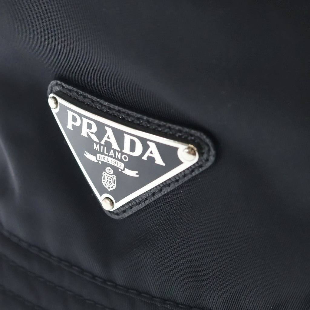 PRADA(プラダ) RE-NYLON リナイロン トライアングルロゴプレート バケットハット 帽子 ブラック レディース