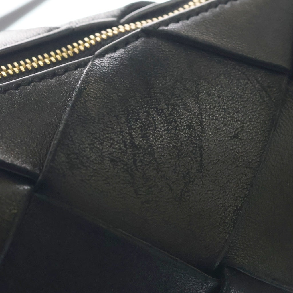 BOTTEGA VENETA(ボッテガヴェネタ) カセット スモール イントレチャート ショルダーバッグ ブラック レザー ゴールド金具 レディース