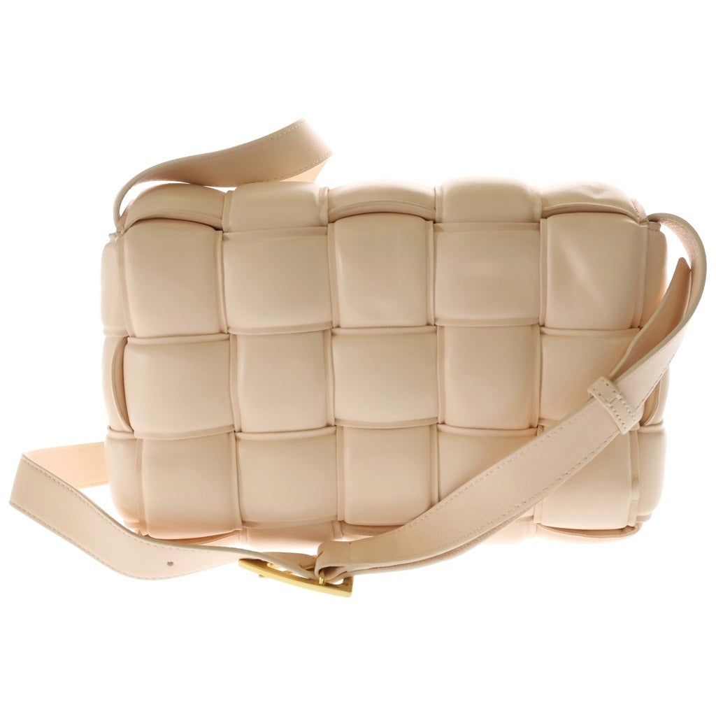 BOTTEGA VENETA(ボッテガヴェネタ) パデッド カセット ショルダーバッグ ライトピンク レザー ゴールド金具 レディース