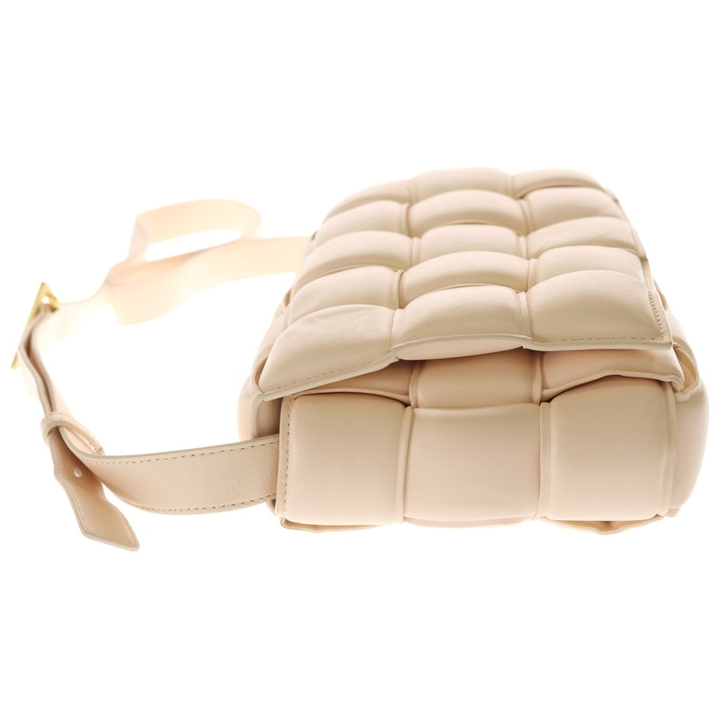 BOTTEGA VENETA(ボッテガヴェネタ) パデッド カセット ショルダーバッグ ライトピンク レザー ゴールド金具 レディース