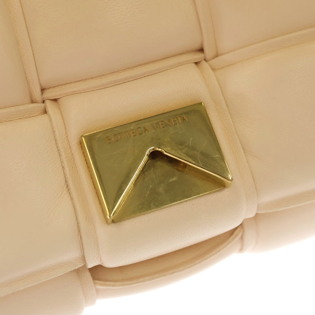 BOTTEGA VENETA(ボッテガヴェネタ) パデッド カセット ショルダーバッグ ライトピンク レザー ゴールド金具 レディース