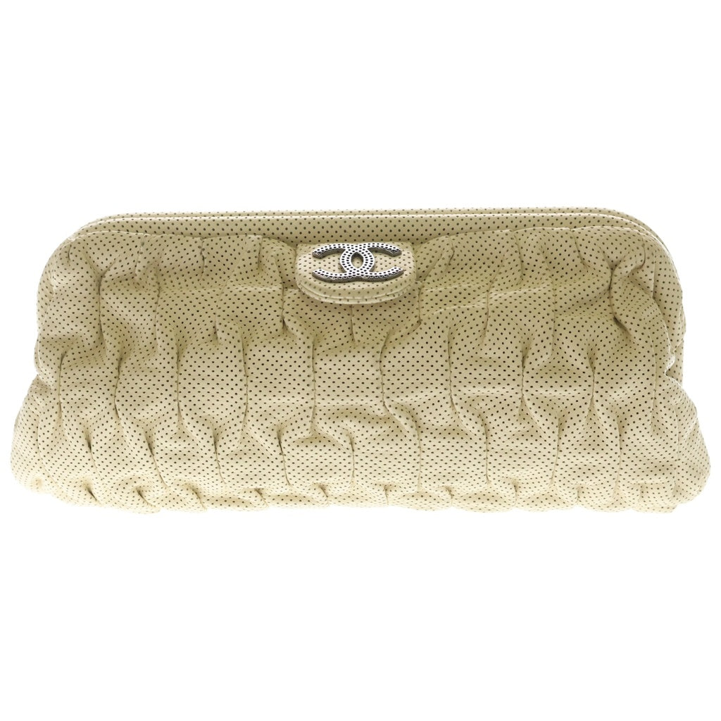 CHANEL(シャネル) ココマーク パンチング クラッチバッグ がま口バッグ アイボリー レザー シルバー金具 レディース