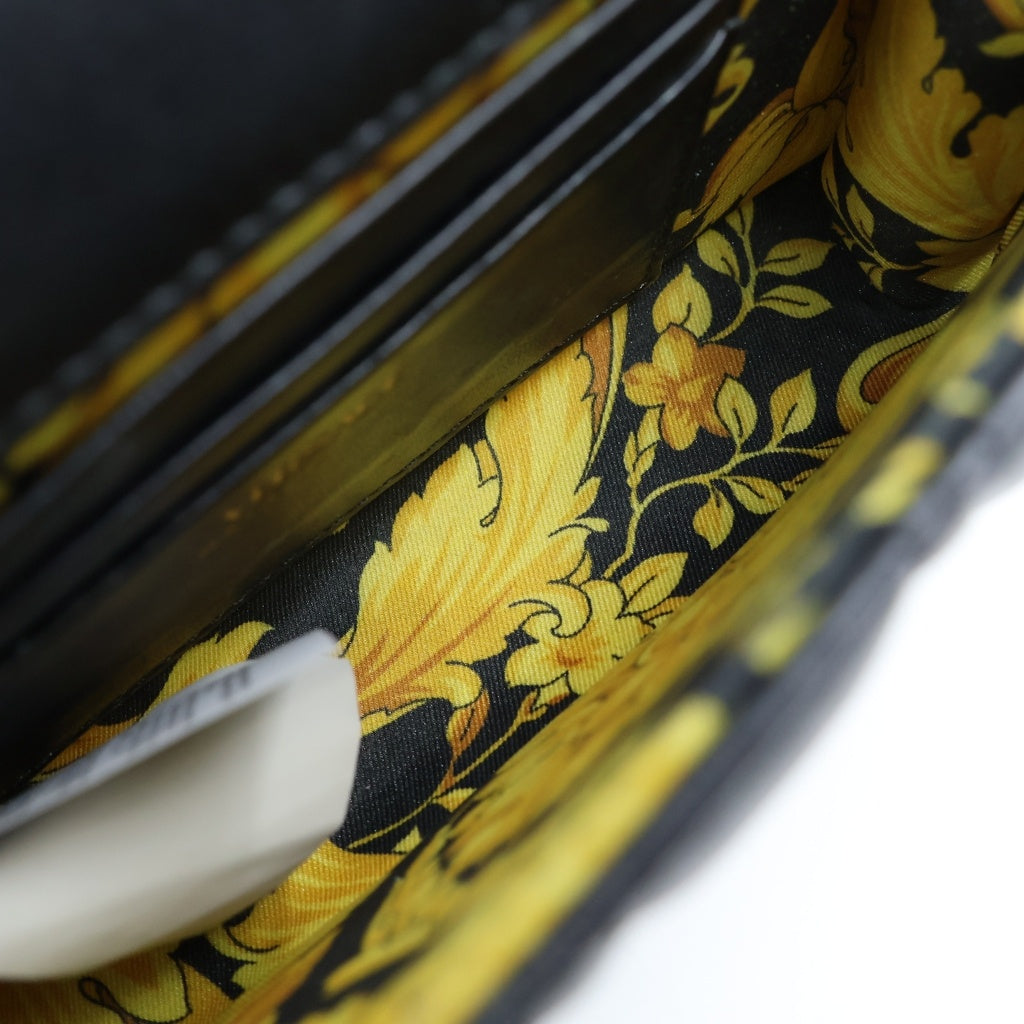 VERSACE(ヴェルサーチ) ヴィルトゥス Vロゴプレート キルティング ラムスキン レザー チェーンショルダーバッグ ゴールド金具 ブラック レディース