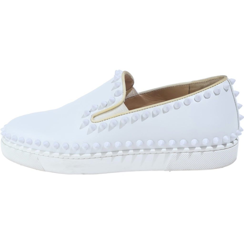 CHRISTIAN LOUBOUTIN(クリスチャンルブタン) スタッズスリッポン フラットシューズ ホワイト レディース