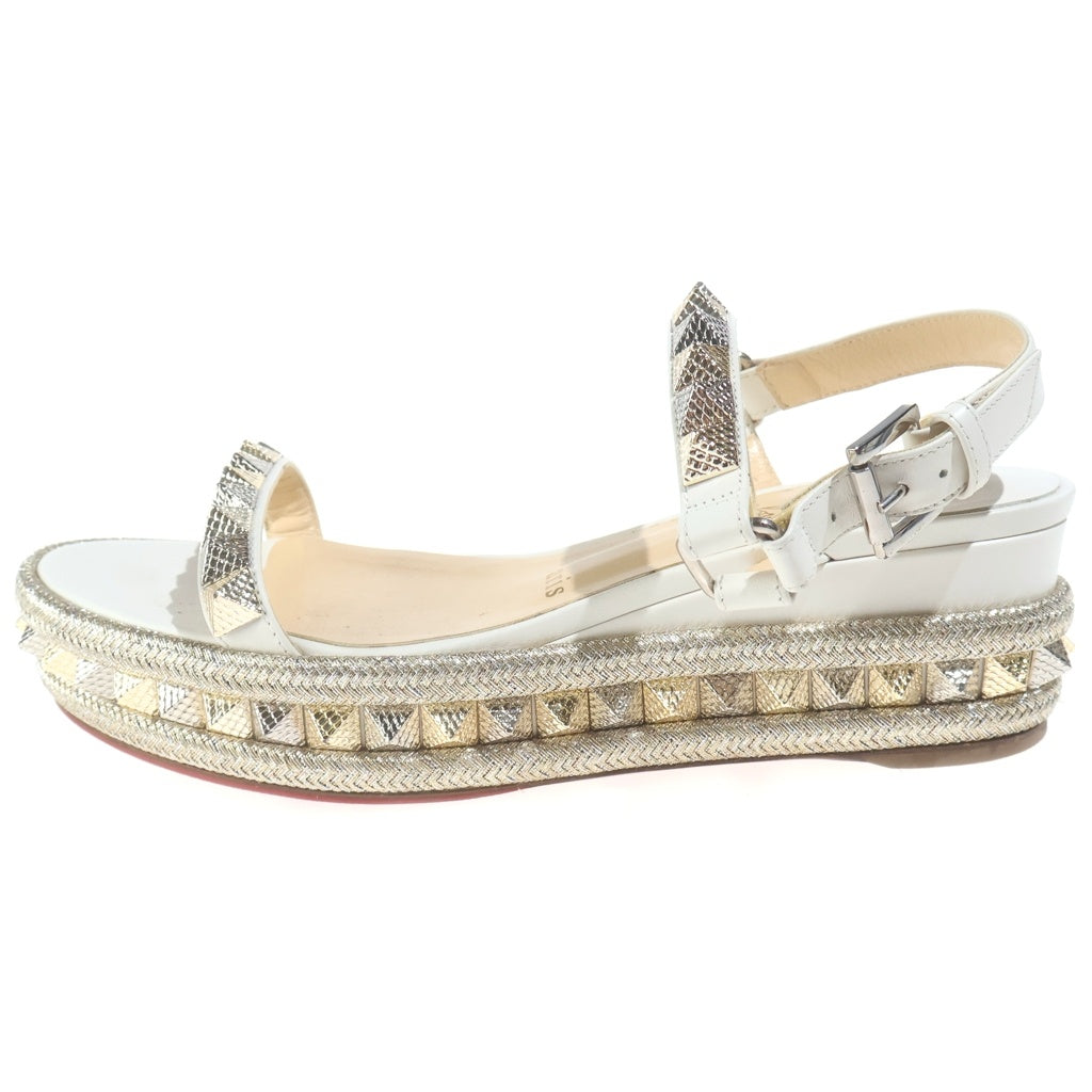 CHRISTIAN LOUBOUTIN(クリスチャンルブタン) スタッズフラットサンダル ゴールド×ホワイト レディース