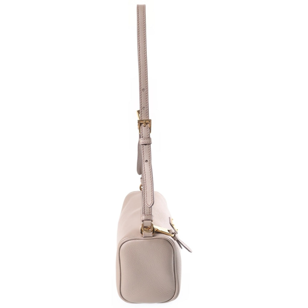 PRADA(プラダ) トライアングルロゴ三角プレート ショルダーポーチ ショルダーバッグ グレージュ レザー 1BC239 ゴールド金具 レディース