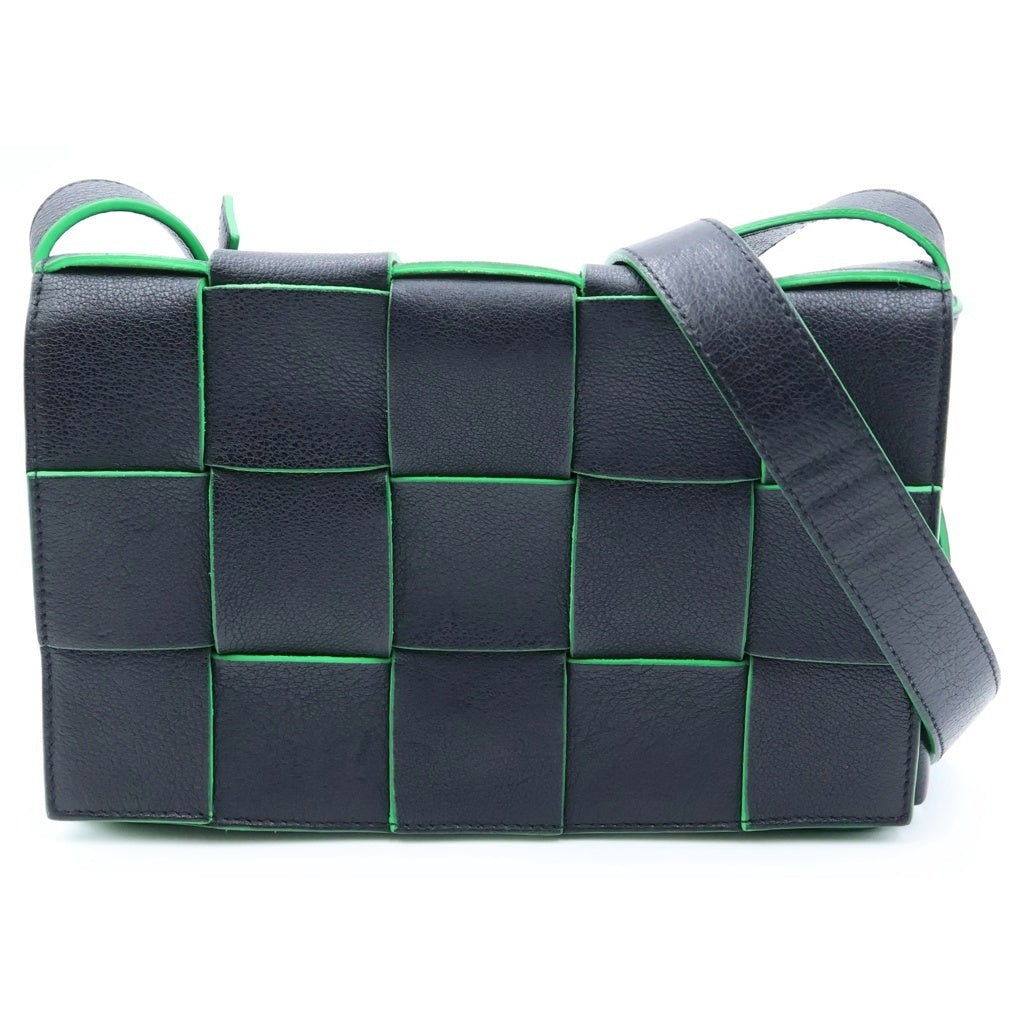 BOTTEGA VENETA(ボッテガヴェネタ) マキシ イントレチャート カセット ショルダーバッグ レザー ブラック/グリーン レディース