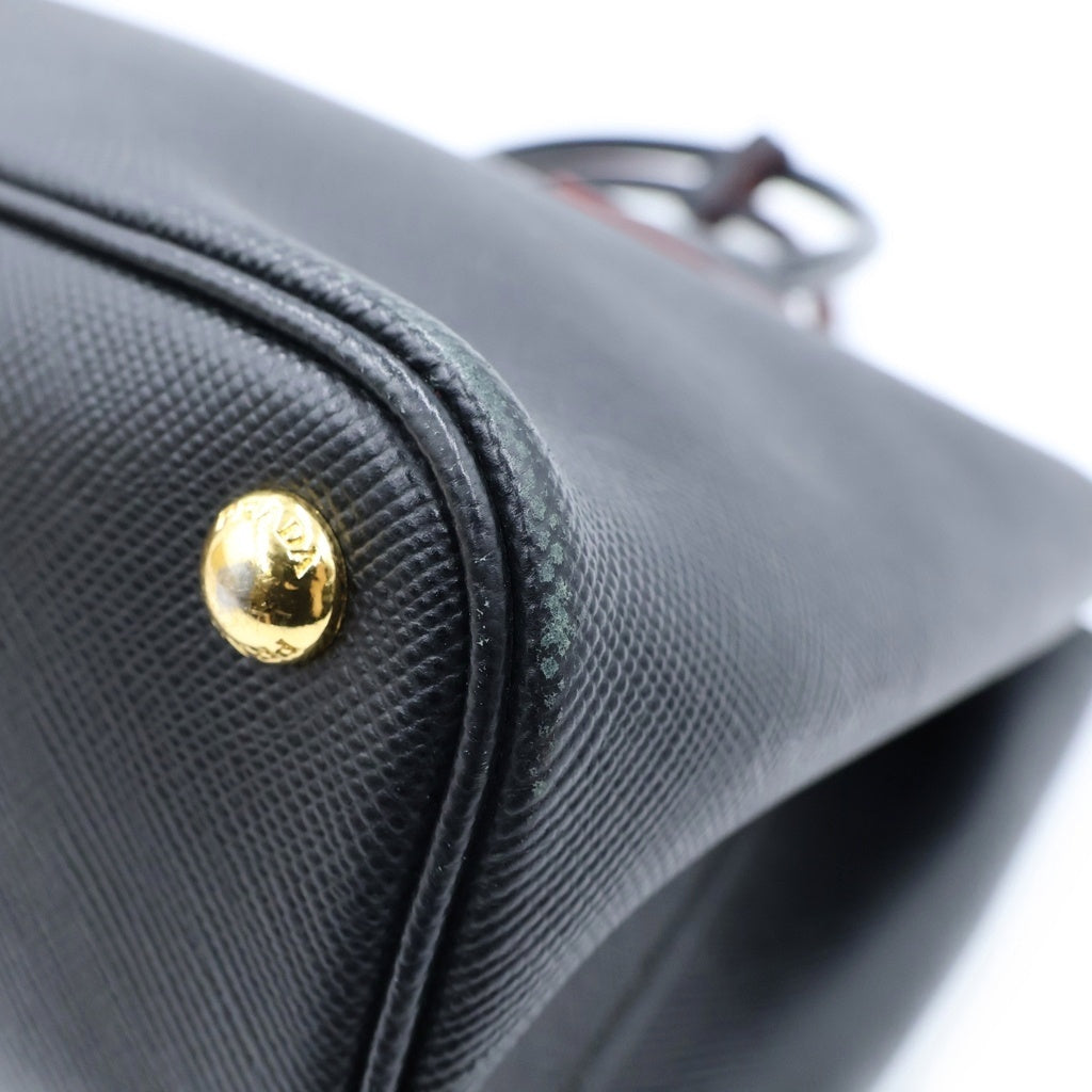 PRADA(プラダ) サフィアーノ キュイール トライアングルロゴプレート レザー 2WAY ハンド ショルダー トートバッグ ゴールド金具 ブラック B2756T レディース