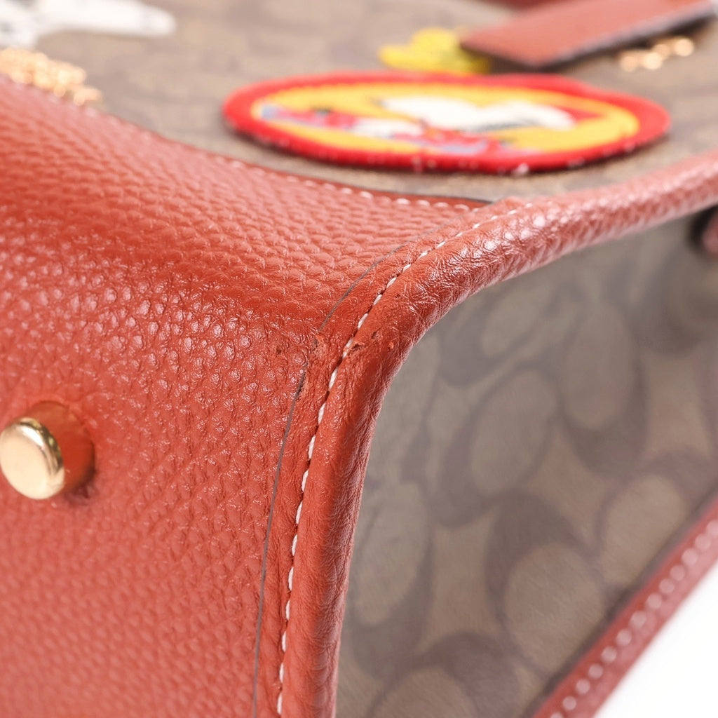 COACH(コーチ) スヌーピーコラボ デンプシー トート 22 2WAYハンドバッグ ショルダーバッグ ブラウン PVC×レザー CE851 ゴールド金具 レディース