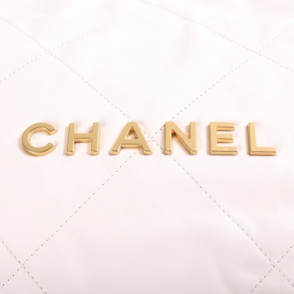 CHANEL(シャネル) シャネル22 ミディアム チェーンショルダーバッグ ホワイト カーフスキン プレートシリアル AS3261 ゴールド金具 レディース