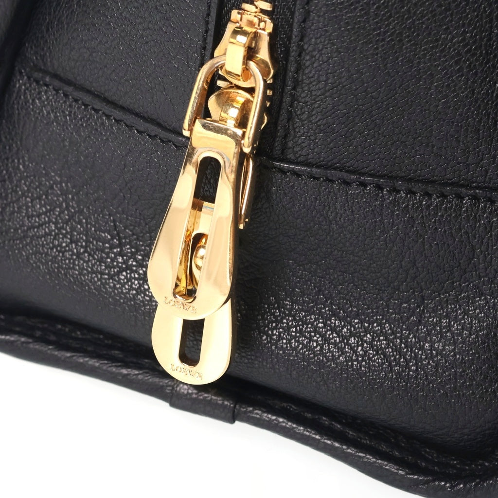 LOEWE(ロエベ) アマソナ28 ハンドバッグ ボストンバッグ ブラック レザー ゴールド金具 レディース