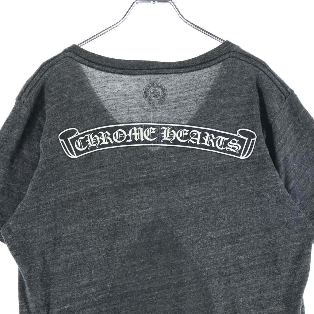CHROME HEARTS(クロムハーツ) フレアニープリント ロゴ Vネック Tシャツ 半袖 グレー コットン 2212-304-3626