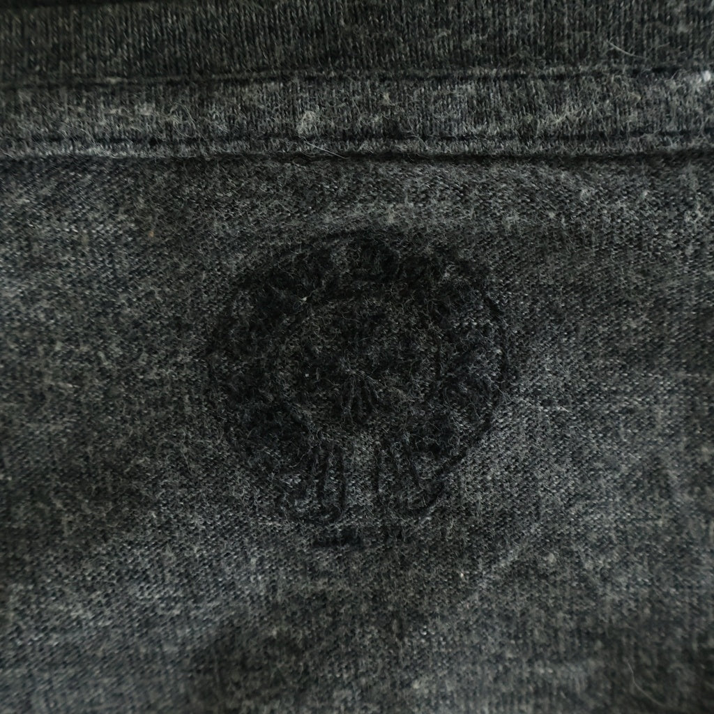 CHROME HEARTS(クロムハーツ) フレアニープリント ロゴ Vネック Tシャツ 半袖 グレー コットン 2212-304-3626