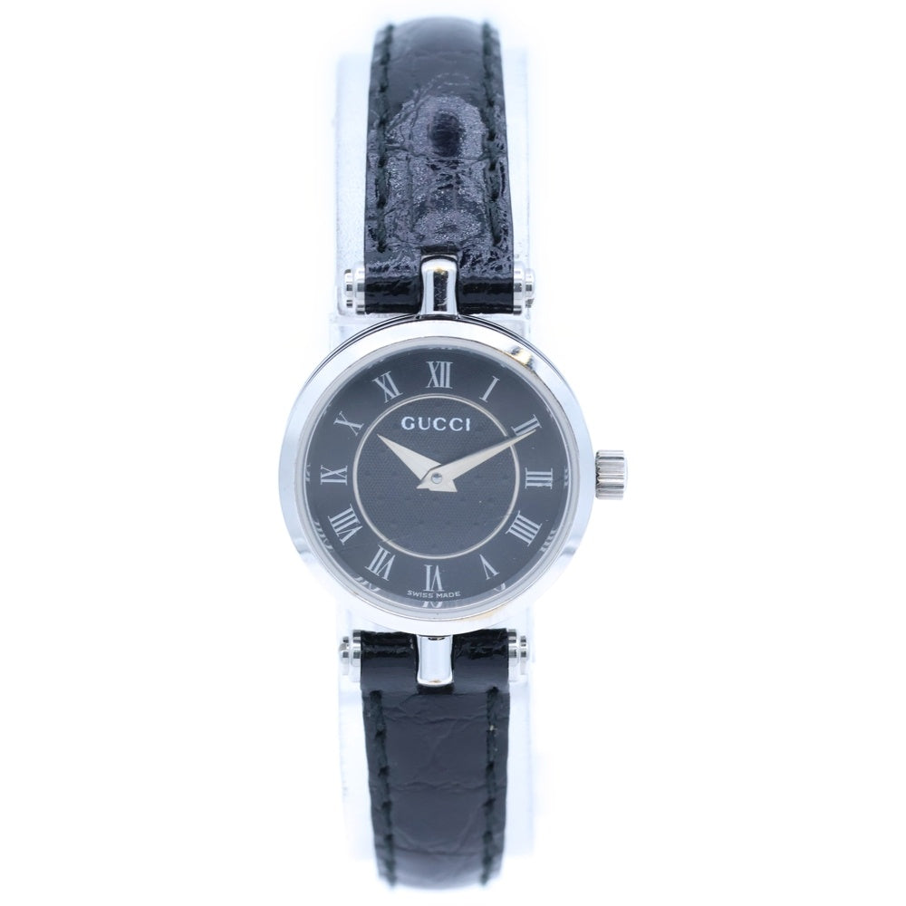 GUCCI(グッチ) シェリーライン ラウンド クロコ型押し エンボスレザーベルト ブラック文字盤 クォーツウォッチ 腕時計 シルバー/ブラック 2040L