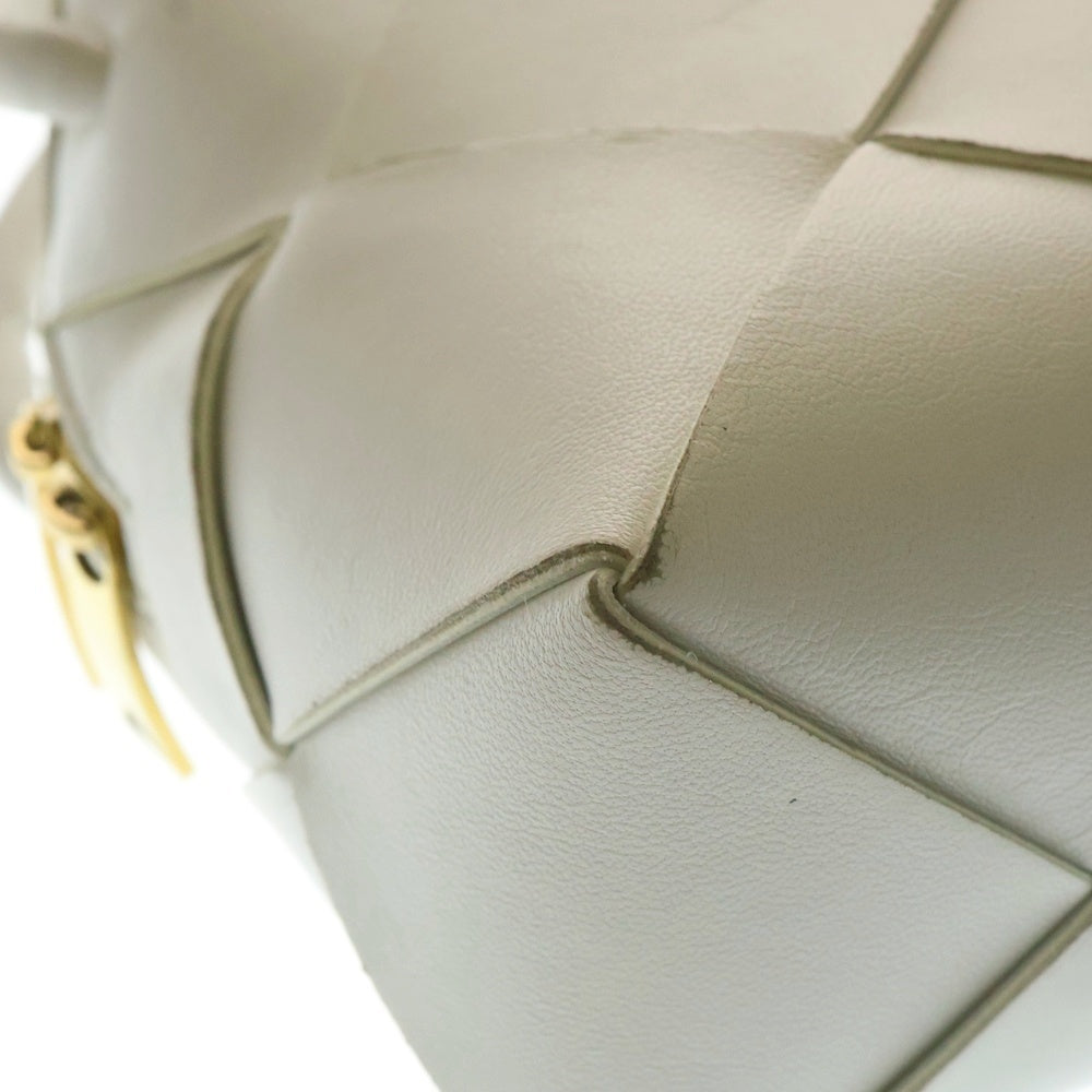 BOTTEGA VENETA(ボッテガヴェネタ) マキシイントレチャート カメラポシェット ショルダーバッグ ミニバッグ ホワイト ゴールド金具 レザー