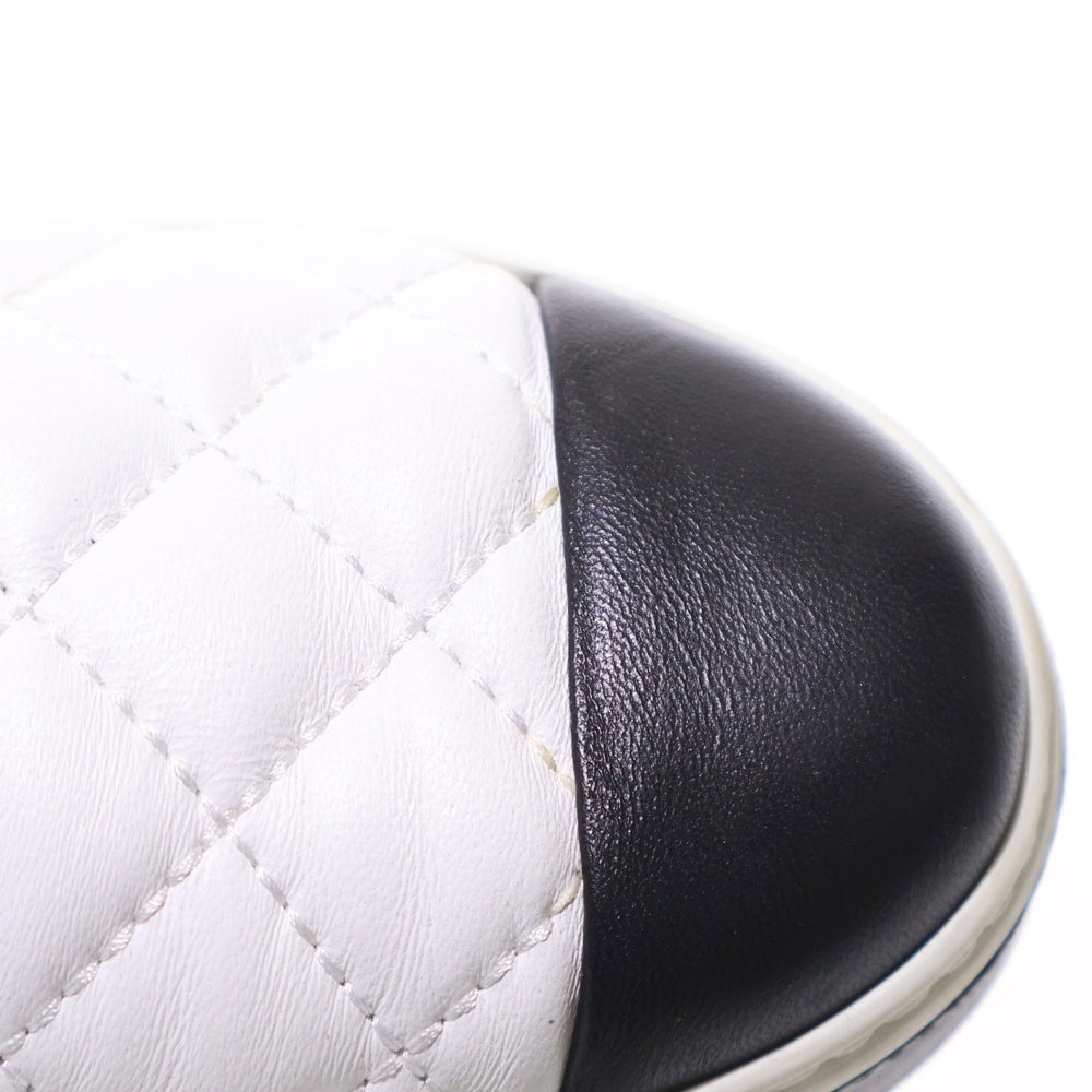 CHANEL(シャネル) マトラッセ ココマーク ロゴプレート レザー ローカットシューズ スニーカー スリッポン ゴールド金具 ホワイト/ブラック レディース G39180