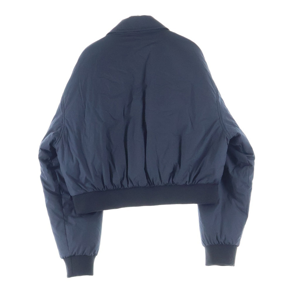 miumiu(ミュウミュウ) 24AW ワッペンロゴ クロップド ショート丈 ジップアップ ダウンジャケット ブルゾン ブラック レディース ML1086