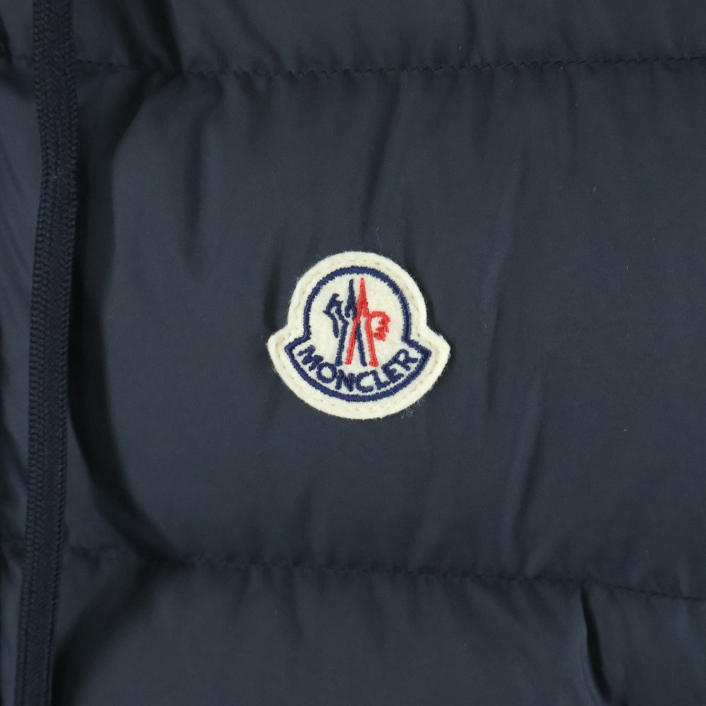 MONCLER(モンクレール) 23AW CARDAMINE カルダミン ワッペンロゴ ロゴプリント フーデッド ジップアップ ダウンベスト ジレ ブラック I20911A00181 54A81