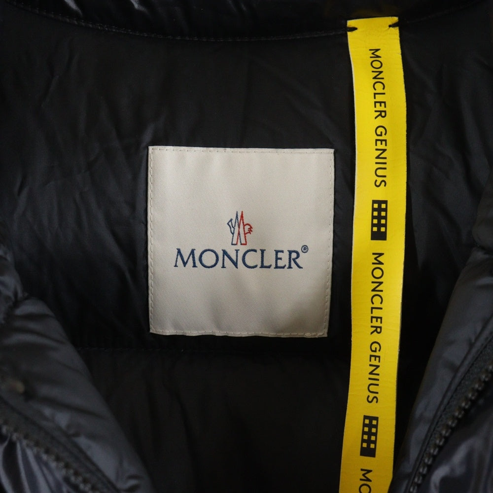 MONCLER(モンクレール) 23AW ×FRAGMENT AMARANTH フラグメント アマランサス バックプリント ワッペンロゴ ジップアップ ダウンジャケット ブラック I209U1A00003 M3078