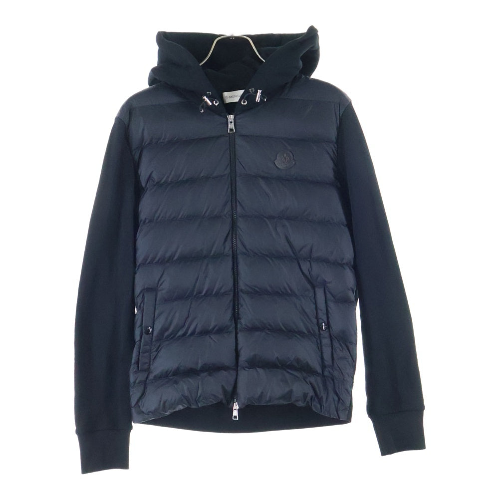 MONCLER(モンクレール) 23AW FELPA APERTA CON CAPPUCCIO レザーワッペンロゴ スウェット切り替え フーデッド ジップアップ ダウンジャケット ブラック I20918G00035 809KZ