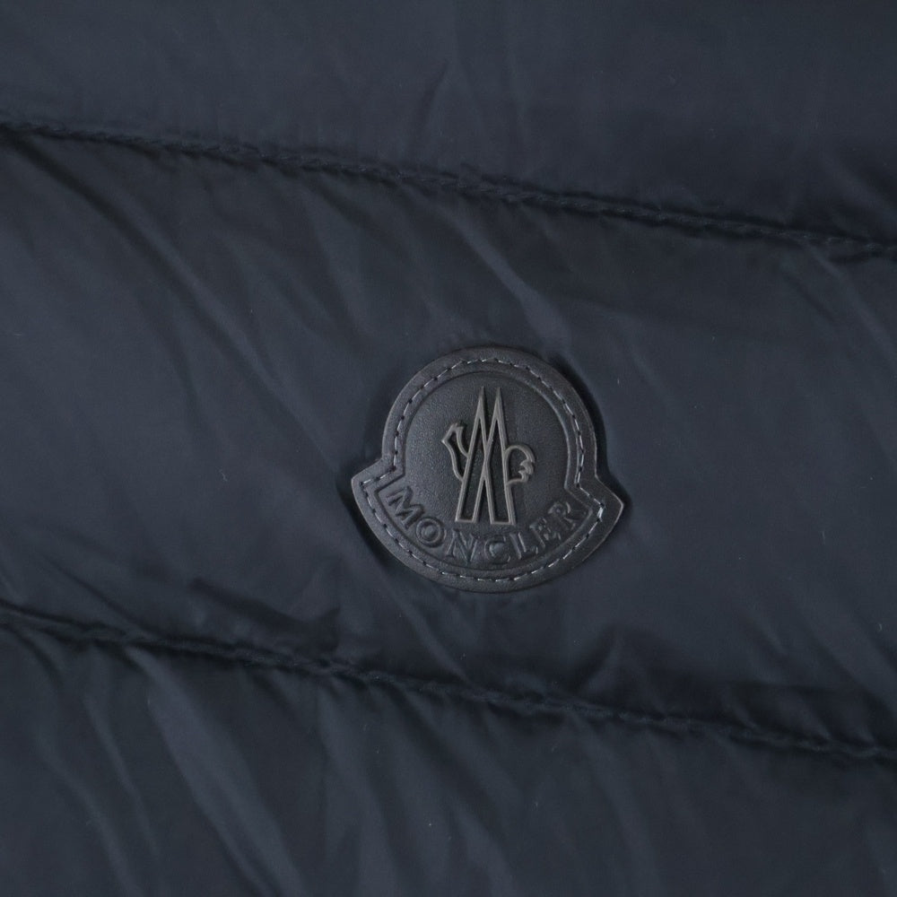 MONCLER(モンクレール) 23AW FELPA APERTA CON CAPPUCCIO レザーワッペンロゴ スウェット切り替え フーデッド ジップアップ ダウンジャケット ブラック I20918G00035 809KZ
