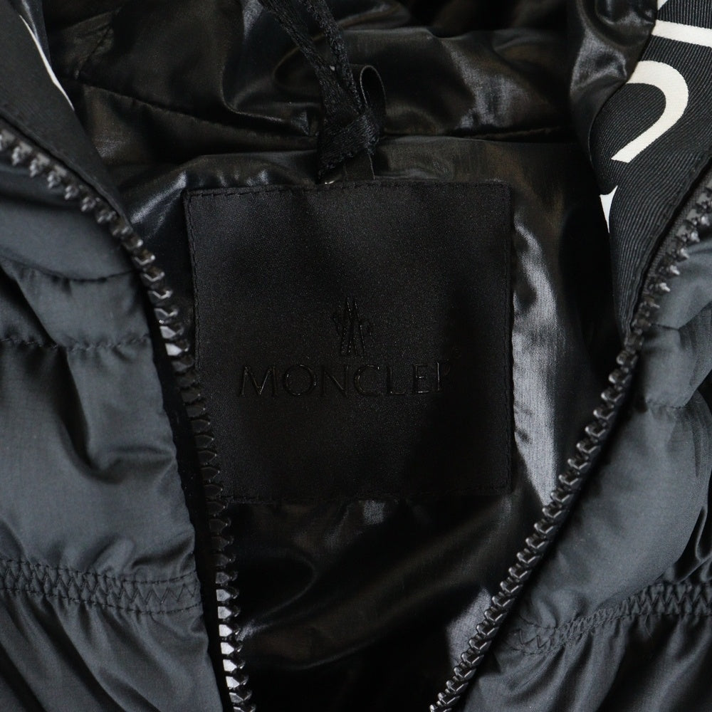 MONCLER(モンクレール) 23AW WESER ヴェーザ ラバーワッペン ロゴ プリント フーデッド ジップアップ ダウンベスト ジレ ブラック I20931A00025 596IU